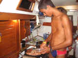 29--MATEUS-PREPARANDO-UMA-M.jpg (34298 bytes)